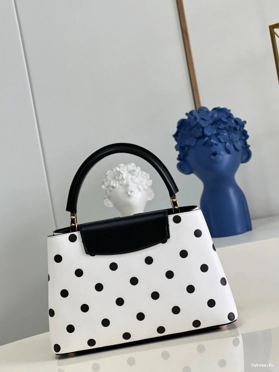 LOUIS CAPUCINES MM VUITTON 0402